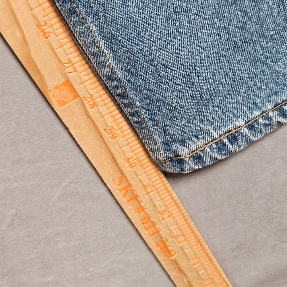 Vintage Levi's 550 Jeans Mens 36x30 Relaxed Fit Blue Medium Wash Denim Y2K 2002